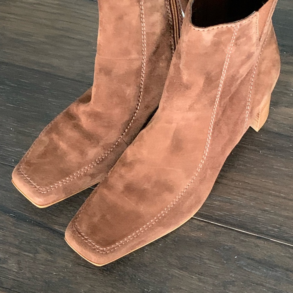 Never been worn brown suede boots